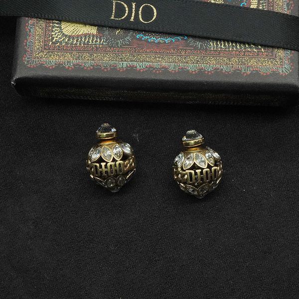 designer jewelry di home fashion full light luxury high sense letter silver needle feminine earrings
designer jewelry di home fashion full light luxury high sense letter silver needle feminine earrings
