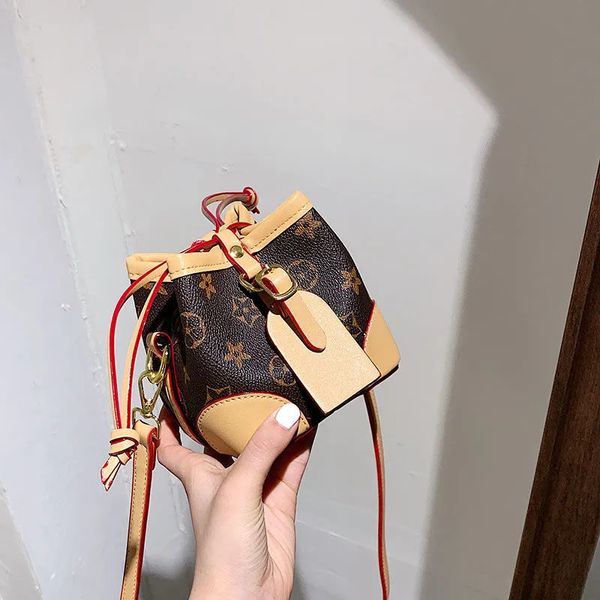 mini drawstring bucket bag women's new fashion foreign style versatile one shoulder messenger
mini drawstring bucket bag women's new fashion foreign style versatile one shoulder messenger