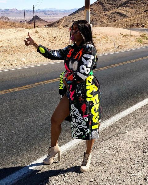 women's trench coats printing letter pattern loose version with belt long coat women graffiti casual windbreaker streetwear, Tan;black
women's trench coats printing letter pattern loose version with belt long coat women graffiti casual windbreaker streetwear, Tan;black