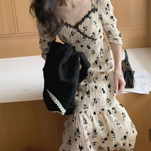 casual dresses korean 2021 autumn floral dress women vintage v-neck three quarter french slim party midi elegant one-piece, Black;gray
casual dresses korean 2021 autumn floral dress women vintage v-neck three quarter french slim party midi elegant one-piece, Black;gray