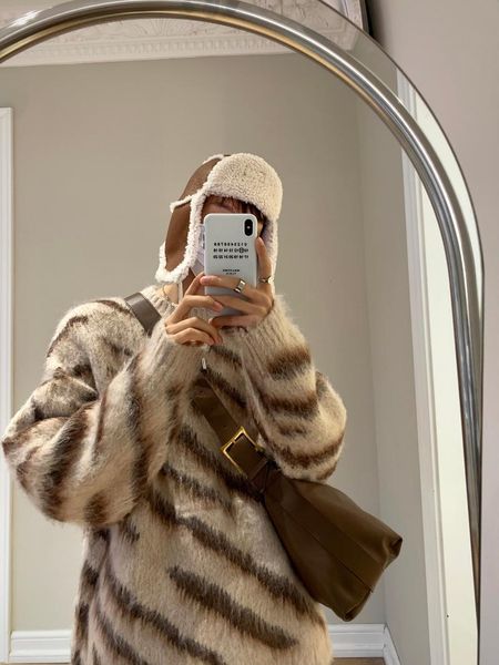 men's sweaters irregular hitting tiger zebra pattern plush crew neck sweater all-in-one velvet ins net red niche, White;black
men's sweaters irregular hitting tiger zebra pattern plush crew neck sweater all-in-one velvet ins net red niche, White;black