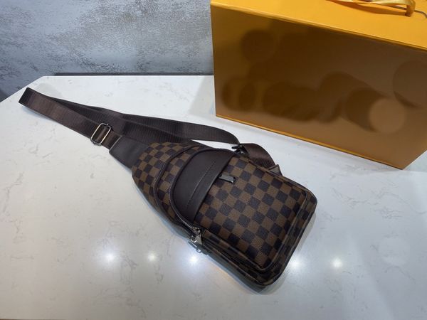 luxurys designers bags functional design of one-shoulder bag self-climbing rope sealing for easy access to wide shoulder straps size 13 21 5
luxurys designers bags functional design of one-shoulder bag self-climbing rope sealing for easy access to wide shoulder straps size 13 21 5