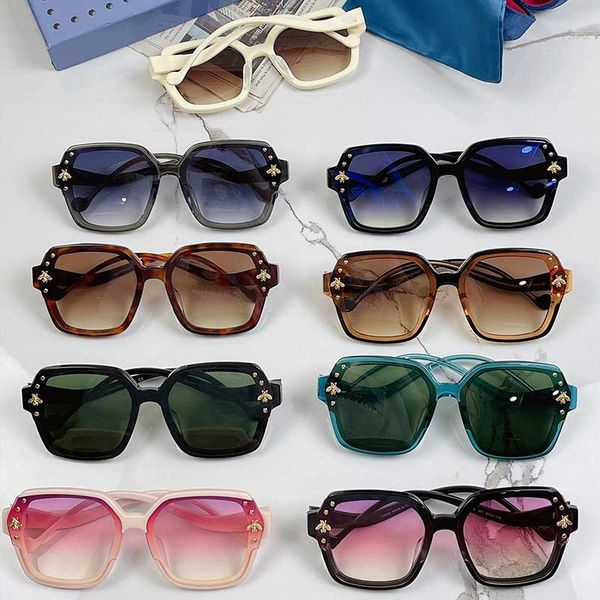 womens sunglasses 1156s fashion shopping frame two golden bees on both sides decorated with personalized curve temples unique design holiday, White;black
womens sunglasses 1156s fashion shopping frame two golden bees on both sides decorated with personalized curve temples unique design holiday, White;black