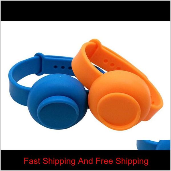 new home wristband hand dispenser kid silica gel hand sanitizer dispensing wearable dispenser pumps disinfecta qyllxz lyqlove
new home wristband hand dispenser kid silica gel hand sanitizer dispensing wearable dispenser pumps disinfecta qyllxz lyqlove