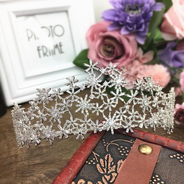 hair clips & barrettes paved full cubic zircon tiara snowflake zirconia crown cz coroa bridal wedding accessories jewelry bijoux cheveux wig, Golden;silver
hair clips & barrettes paved full cubic zircon tiara snowflake zirconia crown cz coroa bridal wedding accessories jewelry bijoux cheveux wig, Golden;silver