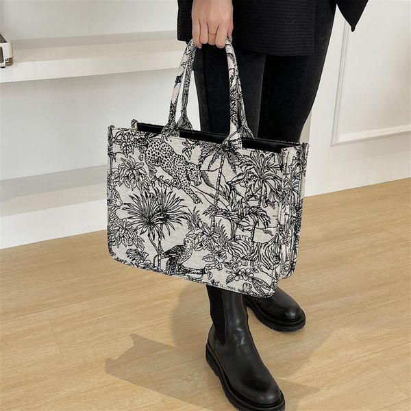 evening bags brand designer floral print women's shoulder bag fashion simple handbag large square crossbody
evening bags brand designer floral print women's shoulder bag fashion simple handbag large square crossbody