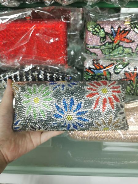evening bags gray color colorful floral diamond women handbag prom party dinner lady rhinestone crystal clutch bag purse
evening bags gray color colorful floral diamond women handbag prom party dinner lady rhinestone crystal clutch bag purse