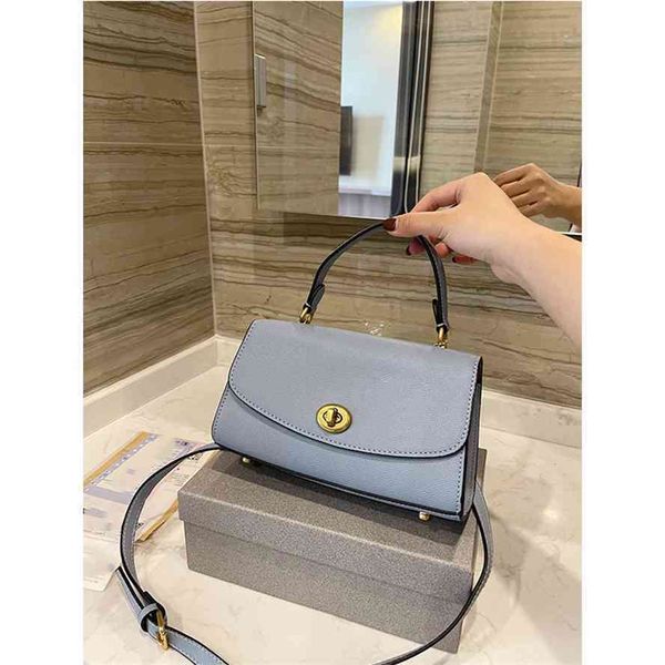 handbagkou jia high version new illy commuting business simple old style women's one shoulder handbaggg bag
handbagkou jia high version new illy commuting business simple old style women's one shoulder handbaggg bag