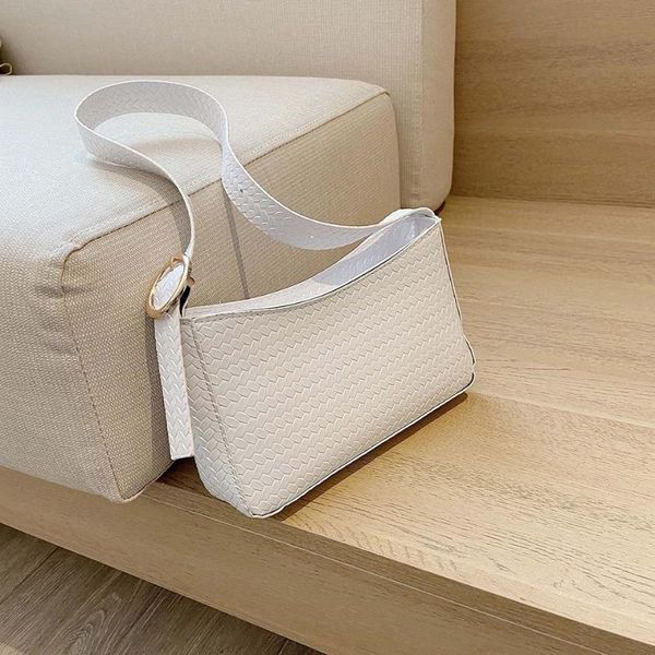 evening bags fashion weaving pattern baguette women shoulder bag pu leather white purses and handbags solid color casual design trend
evening bags fashion weaving pattern baguette women shoulder bag pu leather white purses and handbags solid color casual design trend