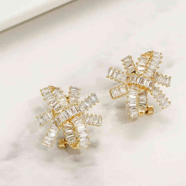 earrings charms japanese and korean simple full diamond 925 zircon temperament crystal flash small fresh, Golden
earrings charms japanese and korean simple full diamond 925 zircon temperament crystal flash small fresh, Golden