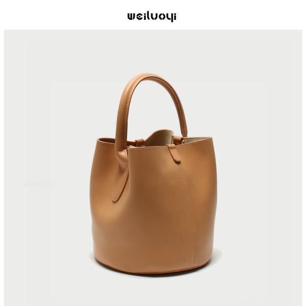 design 2021 new women's messenger large capacity bucket advanced fashion leather shoulder handbag 6313, Red;black
design 2021 new women's messenger large capacity bucket advanced fashion leather shoulder handbag 6313, Red;black