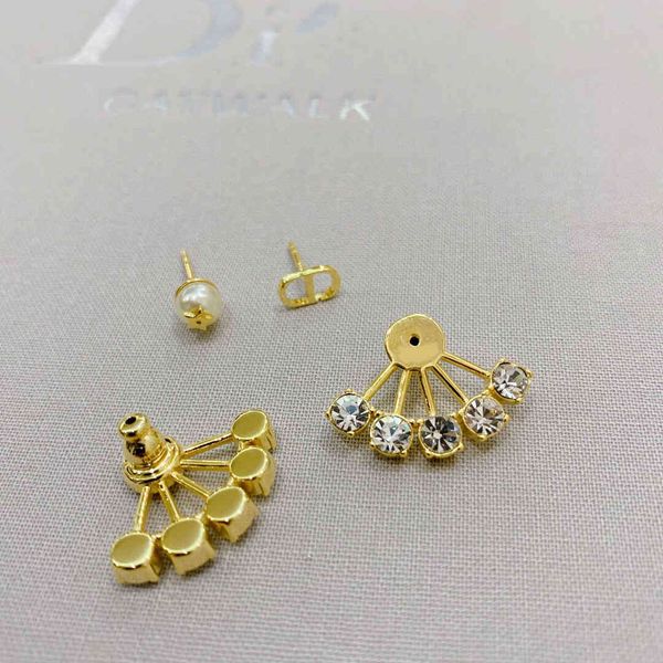 letter pearl inlaid diamond earrings new back hanging fashion s925 silver needle net red earrings fine jewelry sale nbfp
letter pearl inlaid diamond earrings new back hanging fashion s925 silver needle net red earrings fine jewelry sale nbfp
