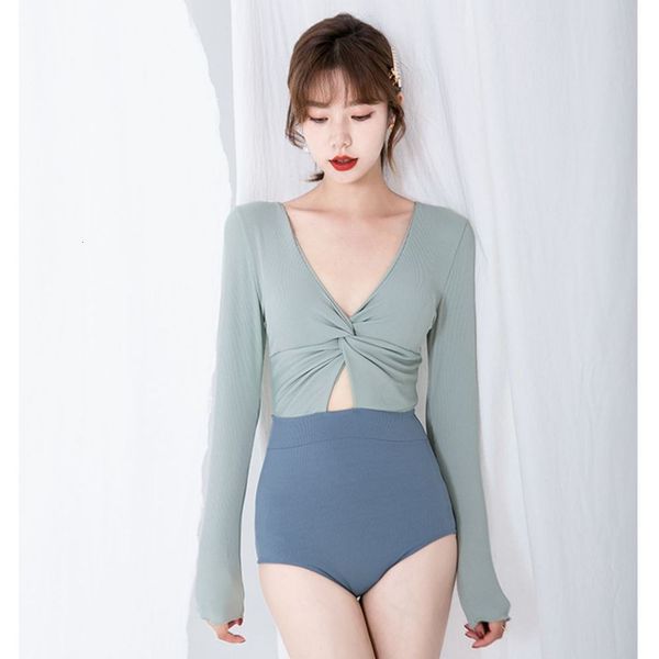 conservative student's one-piece swimsuit women's long sleeves cover belly and show thin, White;black
conservative student's one-piece swimsuit women's long sleeves cover belly and show thin, White;black