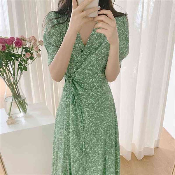 korean chic sweet fresh retro summer one pieces green v neck short sleeve floral print dress women lace up slim, Black;gray
korean chic sweet fresh retro summer one pieces green v neck short sleeve floral print dress women lace up slim, Black;gray