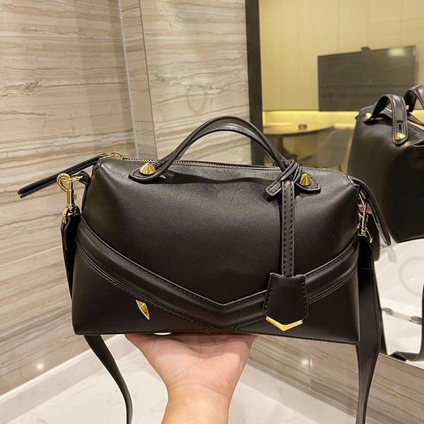 fashion simple and generous all-match lady handbag luxury designers casual female cross body messenger bag shoulder bags purse wholesale
fashion simple and generous all-match lady handbag luxury designers casual female cross body messenger bag shoulder bags purse wholesale