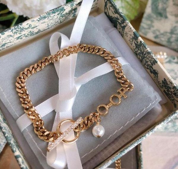 chokers luxury designer letter charm pearl choker neckalce brand women bracelet chain party wedding fashion jewelry accessories gift, Golden;silver
chokers luxury designer letter charm pearl choker neckalce brand women bracelet chain party wedding fashion jewelry accessories gift, Golden;silver