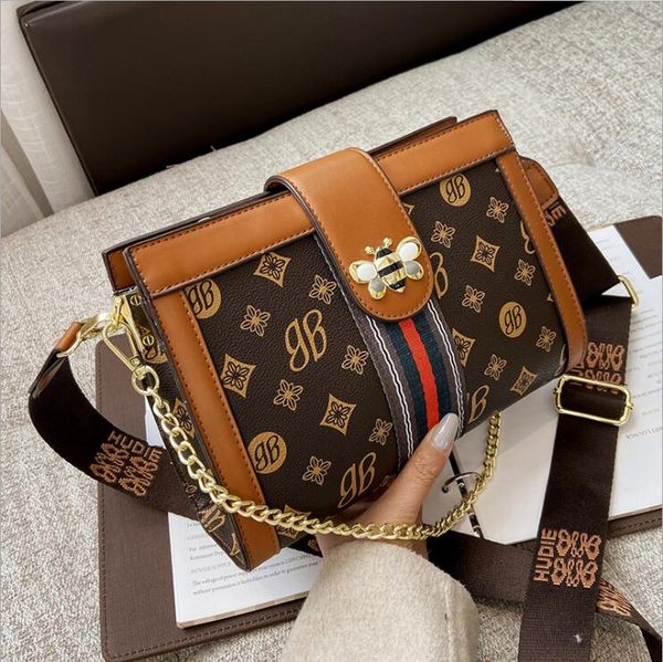 Factory wholesale women shoulder bag street personality diamond chain bags retro printed leather handbag elegant atmosphere contrast womens handbags, Black;red
Factory wholesale women shoulder bag street personality diamond chain bags retro printed leather handbag elegant atmosphere contrast womens handbags, Black;red