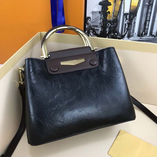 elegant ladies style large-capacity bag women's fog pattern leather handbag alloy handle internal interval packet bags 24cm
elegant ladies style large-capacity bag women's fog pattern leather handbag alloy handle internal interval packet bags 24cm