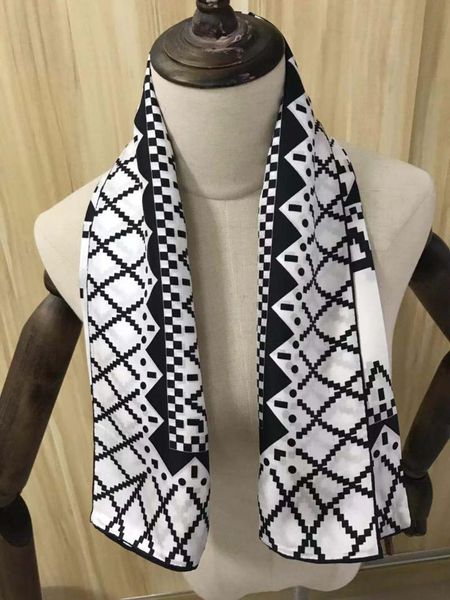 scarves 2021 arrival autumn spring classic 100% pure silk scarf twill hand made roll 90*90 cm shawl wrap for women lady, Blue;gray
scarves 2021 arrival autumn spring classic 100% pure silk scarf twill hand made roll 90*90 cm shawl wrap for women lady, Blue;gray