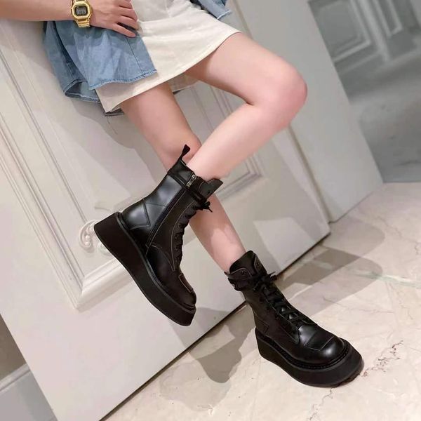classic casual black thick bottom boots new fashion luxury designer leather woman goddess has long legs fall and winter halloween chirstmas
classic casual black thick bottom boots new fashion luxury designer leather woman goddess has long legs fall and winter halloween chirstmas