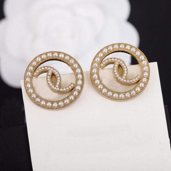 2021 new arrival round shape with pearl for women stud earring with box ps4049, Golden
2021 new arrival round shape with pearl for women stud earring with box ps4049, Golden