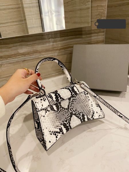 new shoulder bags women handbag crossbody bag brands designer handbags flower printing 2021 bag purse 22.14cm1, Black
new shoulder bags women handbag crossbody bag brands designer handbags flower printing 2021 bag purse 22.14cm1, Black