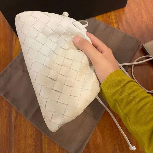 fashion leather genuine weave clutch cloud bag fashion new shoulder ladies bag soft leather dumpling hobo hand purse c1009 lsabi
fashion leather genuine weave clutch cloud bag fashion new shoulder ladies bag soft leather dumpling hobo hand purse c1009 lsabi