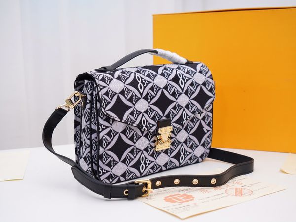 2021 fashion designers women handbags luxurys lady shoulder bags leather messenger bag classic flowers crossbody purses chains plaid totes m
2021 fashion designers women handbags luxurys lady shoulder bags leather messenger bag classic flowers crossbody purses chains plaid totes m