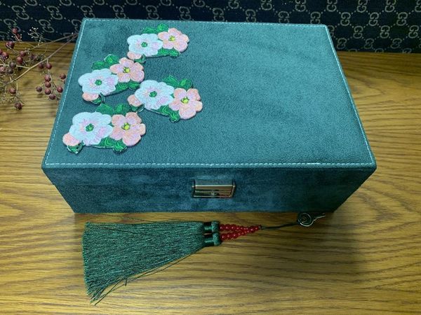 jewelry pouches, bags double-layer velvet ring bracelets necklace box european storage large space case holder gift, Pink;blue
jewelry pouches, bags double-layer velvet ring bracelets necklace box european storage large space case holder gift, Pink;blue