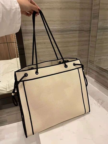 creative tote bag designer classic asymmetric cartoon frame monogrammed one shouldered canvas fashion luxury shopping bags flat black white
creative tote bag designer classic asymmetric cartoon frame monogrammed one shouldered canvas fashion luxury shopping bags flat black white