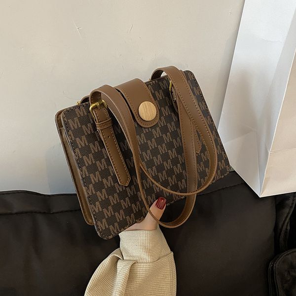 bag women 2021 fashion versatile one shoulder armpit fashion printed high-capacity commuter tote
bag women 2021 fashion versatile one shoulder armpit fashion printed high-capacity commuter tote