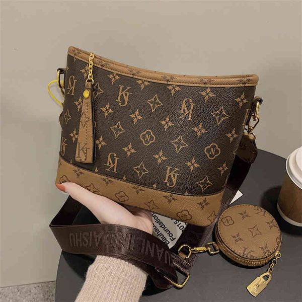 2022 factory wholesale laohua winter high-grade net red single shoulder versatile fashion high-capacity messenger stray bag
2022 factory wholesale laohua winter high-grade net red single shoulder versatile fashion high-capacity messenger stray bag