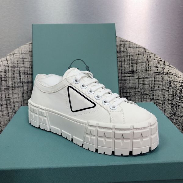 2021 gummi-plattform von dress shoes motocrossreifen inspiriert definiert design dieser nylon gabardine turnschuhe. das logo dreieck decorat, Black
2021 gummi-plattform von dress shoes motocrossreifen inspiriert definiert design dieser nylon gabardine turnschuhe. das logo dreieck decorat, Black
