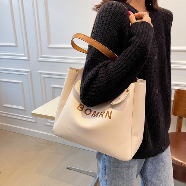 handbag women's large capacity 2021 early autumn college student class commuting tote simple fashion, Black;red
handbag women's large capacity 2021 early autumn college student class commuting tote simple fashion, Black;red