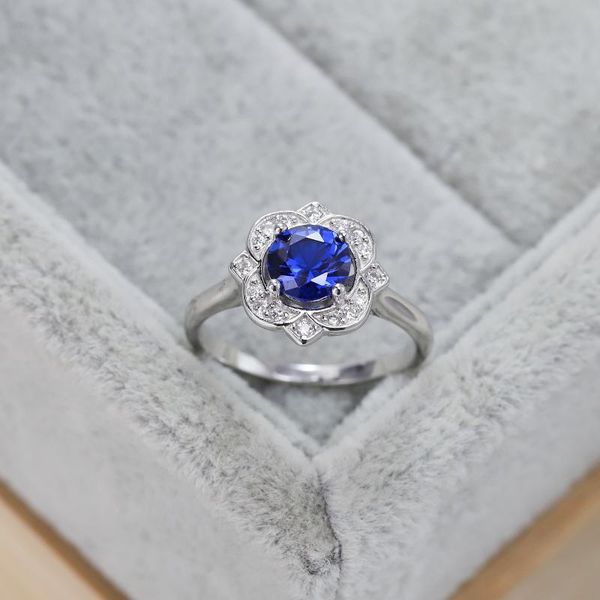 Cluster Rings S925 Sterling Silver Ring Luxury Oval Blue Parstone Diamond European And American Simple Design Elegant Personality Engagem, Golden;silver
Cluster Rings S925 Sterling Silver Ring Luxury Oval Blue Parstone Diamond European And American Simple Design Elegant Personality Engagem, Golden;silver
