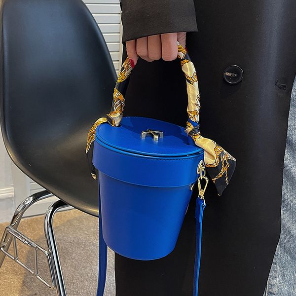 texture 2022 new fashion female ins messenger bag fashion versatile portable bucket bag
texture 2022 new fashion female ins messenger bag fashion versatile portable bucket bag