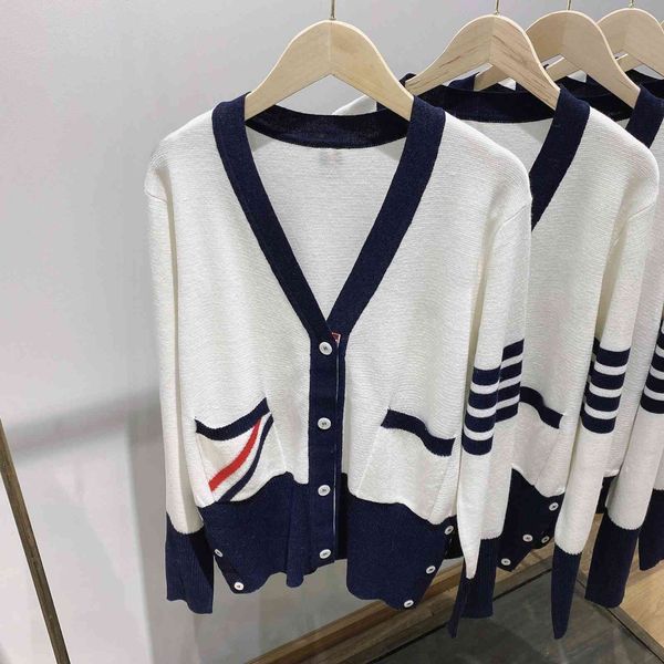 cat claw 1362 spring summer new wool sweater contrast stripe four bar college cardigan men and women, White;black
cat claw 1362 spring summer new wool sweater contrast stripe four bar college cardigan men and women, White;black