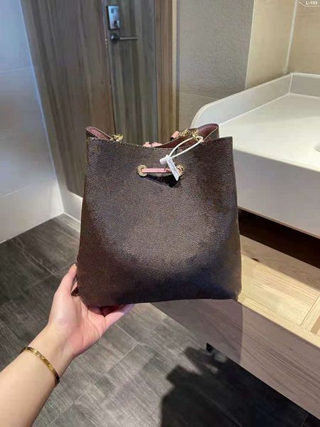 handbags lady genuine leather bag with letters shoulder bagross cbody bags for girl fashion bag handbags, Black;red
handbags lady genuine leather bag with letters shoulder bagross cbody bags for girl fashion bag handbags, Black;red