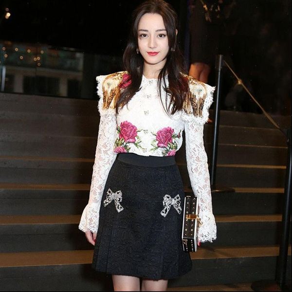 runway new autumn women 2 piece set 2021 white floral embroidery hollow out lace blouse black diamonds skirt suits, Gray
runway new autumn women 2 piece set 2021 white floral embroidery hollow out lace blouse black diamonds skirt suits, Gray