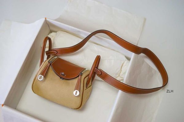 fully handmade suede leather2tones brown design mini bag,with ax stitching,fast delivery,contact for det zlh zlh
fully handmade suede leather2tones brown design mini bag,with ax stitching,fast delivery,contact for det zlh zlh