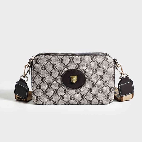 2022 factory wholesale women's trend autumn and winter korean easy to take printing camera bag wide webbing single shoulder oblique spa
2022 factory wholesale women's trend autumn and winter korean easy to take printing camera bag wide webbing single shoulder oblique spa