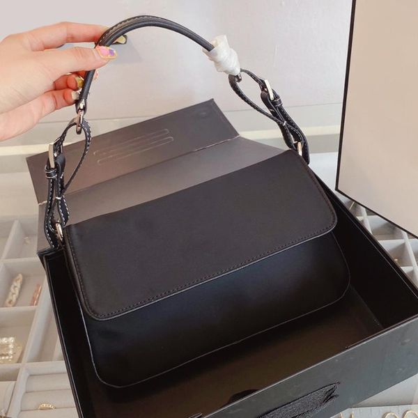 evening bags classic shoulder bag simple design adjustable strap fashionable lady's purse casual double 
evening bags classic shoulder bag simple design adjustable strap fashionable lady's purse casual double