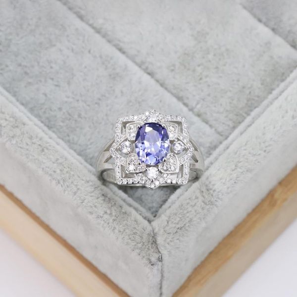 cluster rings selling european and american s925 silver fashion wedding ring flower zircon blue oval crystal luxury jewelry women's gif, Golden;silver
cluster rings selling european and american s925 silver fashion wedding ring flower zircon blue oval crystal luxury jewelry women's gif, Golden;silver