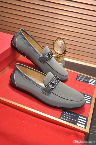 new men's shoes casual patent leather luxury business shoes fashion mens loafers black white formal dress oxford for men slip on shoes
new men's shoes casual patent leather luxury business shoes fashion mens loafers black white formal dress oxford for men slip on shoes
