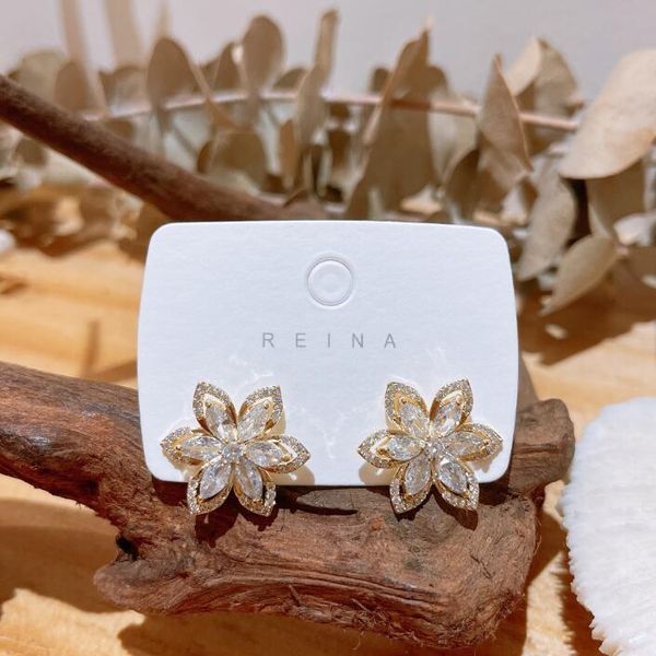 stud korea exquisite micro-inlaid zircon flower earrings high-grade six-petal crystal gorgeous women, Golden;silver
stud korea exquisite micro-inlaid zircon flower earrings high-grade six-petal crystal gorgeous women, Golden;silver