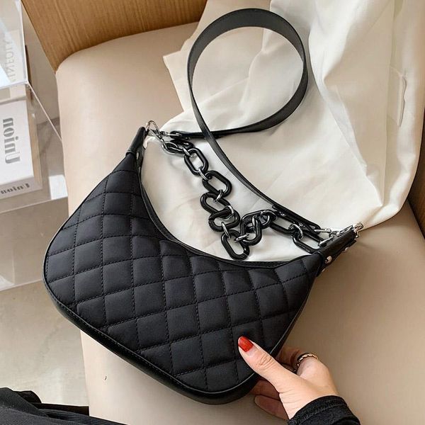 2021 winter new oxford cloth shoulder bags for women vintage design lady crossbody handbags female chain trending messenger bags
2021 winter new oxford cloth shoulder bags for women vintage design lady crossbody handbags female chain trending messenger bags