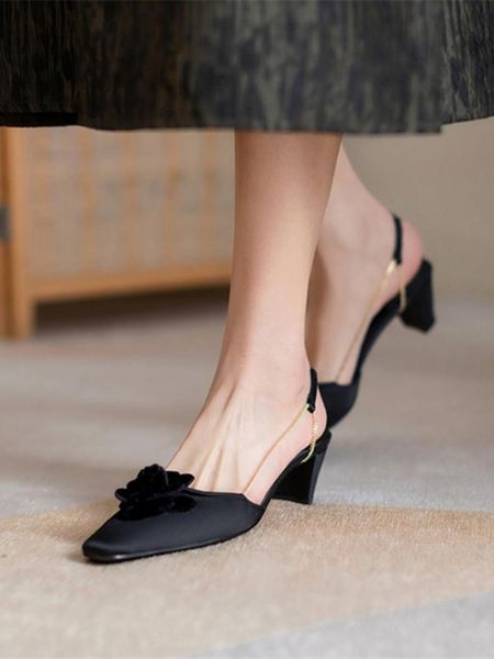 sandals 2021 arrival women sheepskin party shoes fashion flowers leather square toe large size low heel gold chain heels, Black
sandals 2021 arrival women sheepskin party shoes fashion flowers leather square toe large size low heel gold chain heels, Black