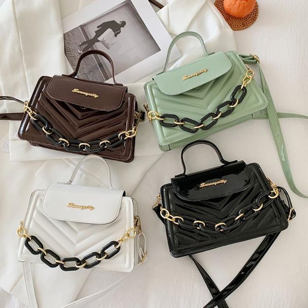 evening bags 2021 luxurious messenger bag fashion women thick chain pu leather weave embroidery handbags
evening bags 2021 luxurious messenger bag fashion women thick chain pu leather weave embroidery handbags