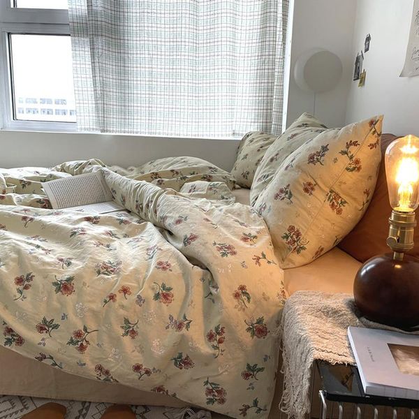 bedding sets cotton or crystal velvet set vintage small floral warm 3/4pcs bed sheet pillowcase duvet cover (twin size
bedding sets cotton or crystal velvet set vintage small floral warm 3/4pcs bed sheet pillowcase duvet cover (twin size