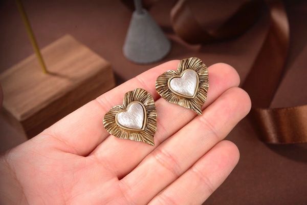 vintage exaggerate style copper with white pearl shape big earrings for women jewelry, Golden
vintage exaggerate style copper with white pearl shape big earrings for women jewelry, Golden